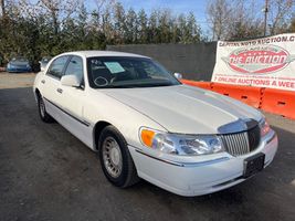 2001 Lincoln Town Car