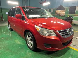 2010 VOLKSWAGEN Routan