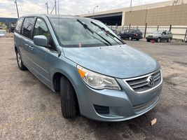 2010 VOLKSWAGEN Routan