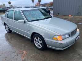 2000 Volvo S70