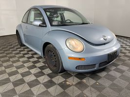 2010 VOLKSWAGEN New Beetle