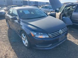 2012 VOLKSWAGEN Passat