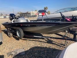 2007 Bass Tracker 18 Ft