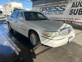 2003 Lincoln Town Car