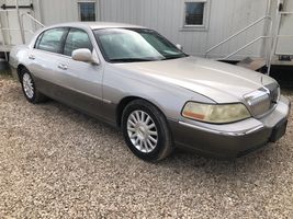 2004 Lincoln Town Car