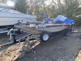 2006 Tracker Marine 