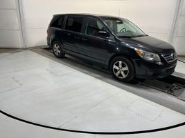 2010 VOLKSWAGEN Routan