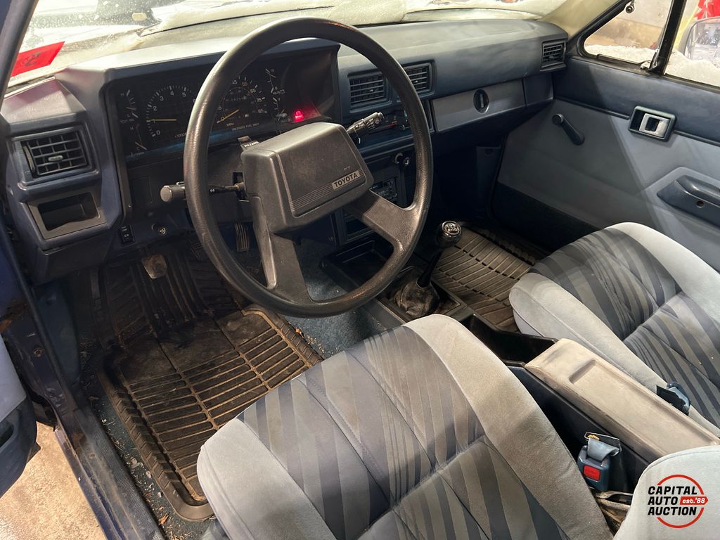 1984 TOYOTA PICKUP 9