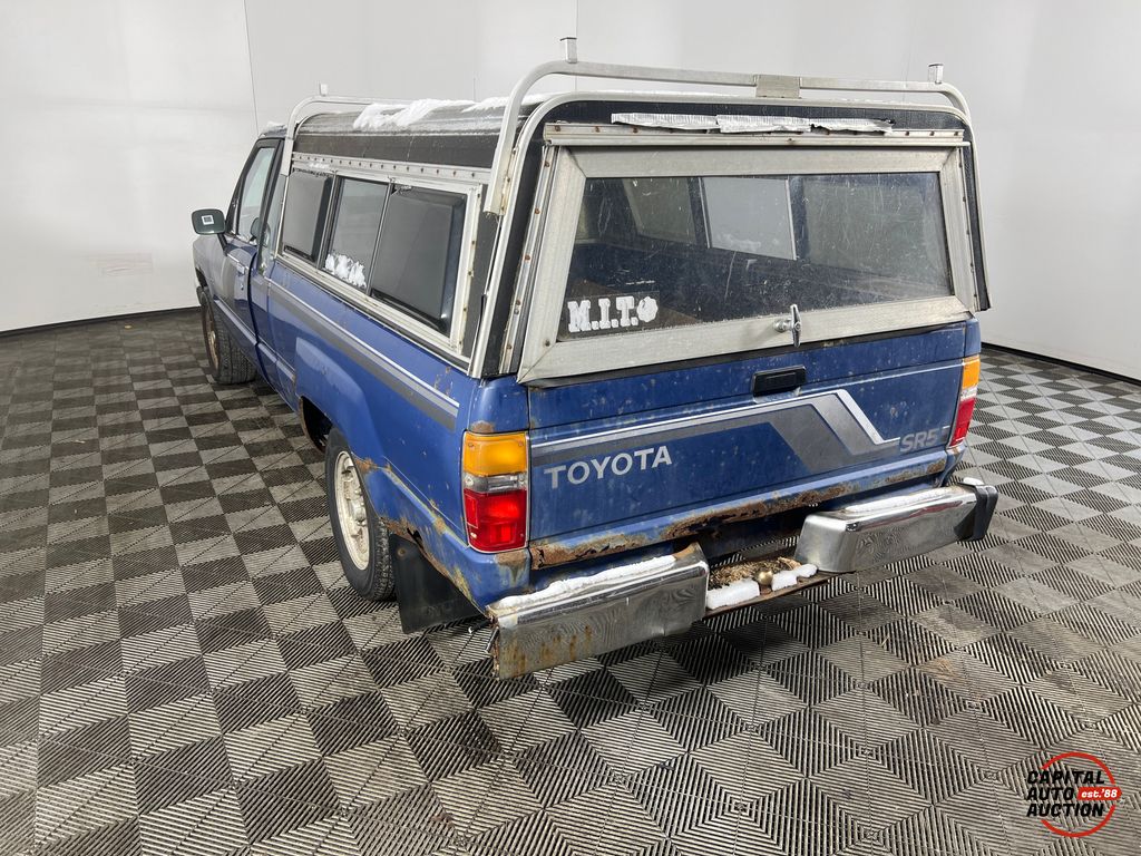 1984 TOYOTA PICKUP 2