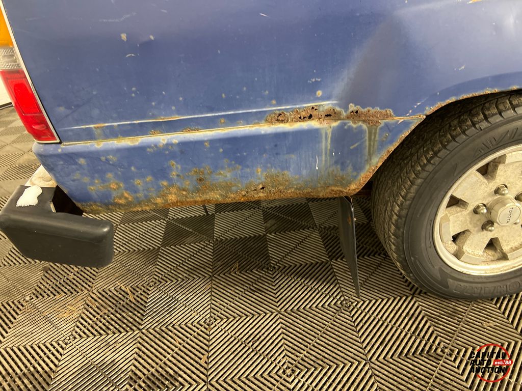 1984 TOYOTA PICKUP 13