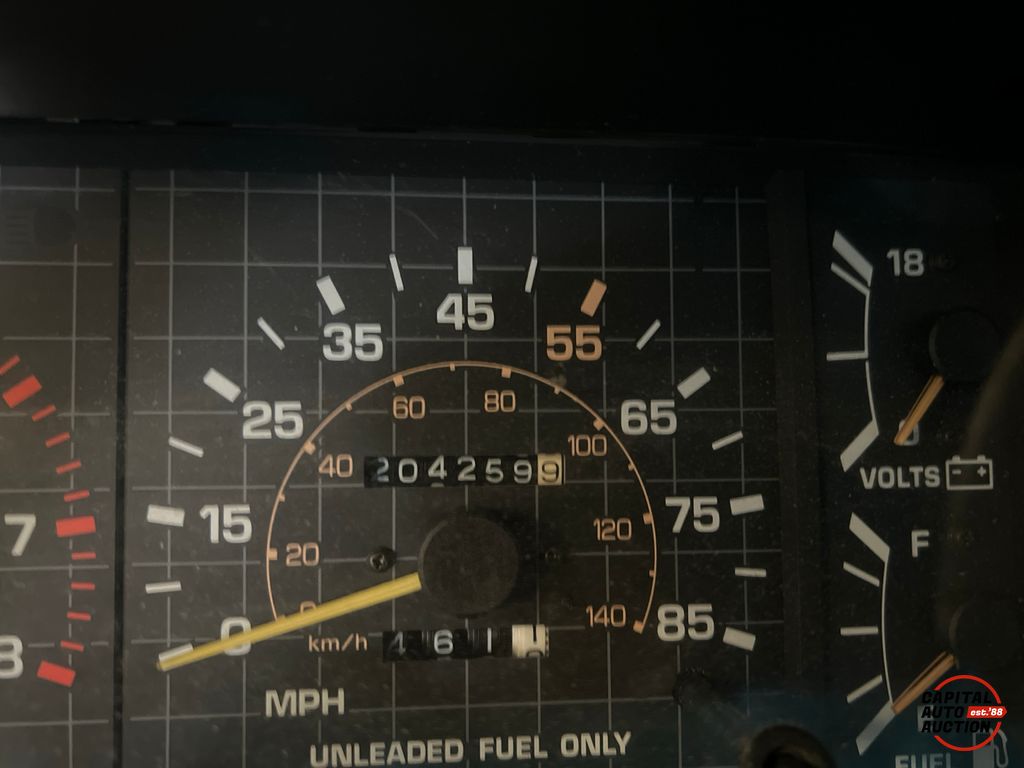 1984 TOYOTA PICKUP 4