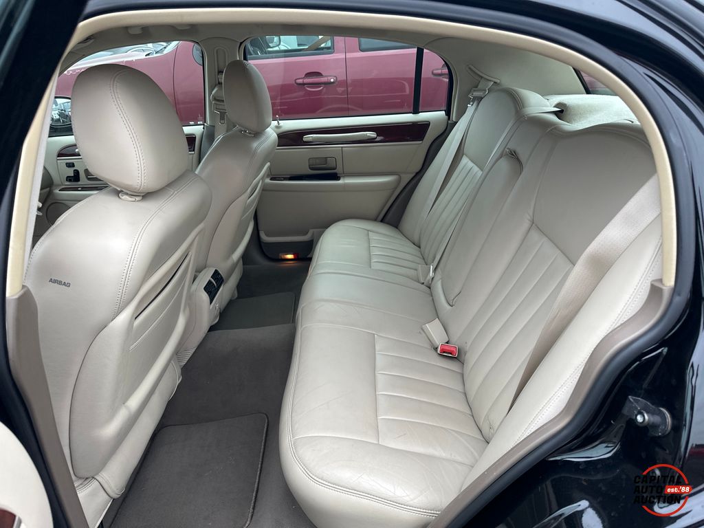 2003 LINCOLN TOWN CAR 8