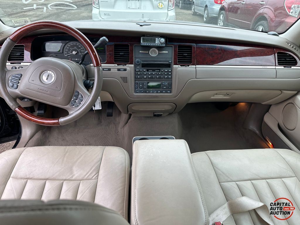 2003 LINCOLN TOWN CAR 10