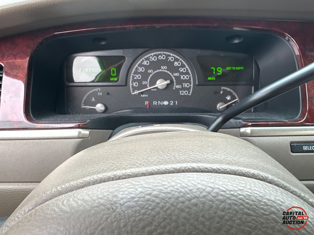 2003 LINCOLN TOWN CAR 11