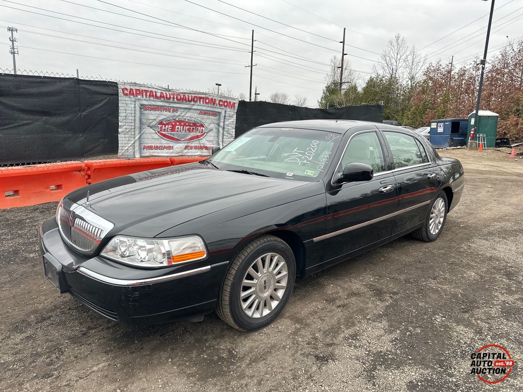2003 LINCOLN TOWN CAR 1