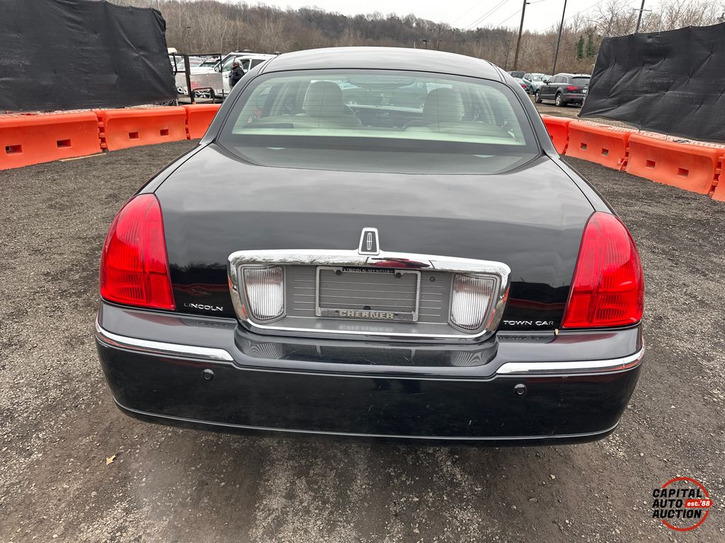 2003 LINCOLN TOWN CAR 6