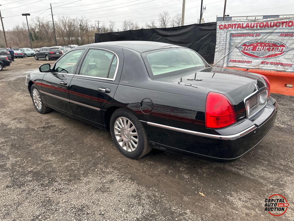 2003 LINCOLN TOWN CAR 2