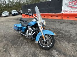 2011 HARLEY DAVIDSON Road King