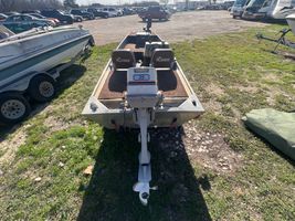 1984 LOWE BASS BOAT