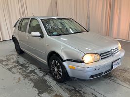 2003 VOLKSWAGEN Golf