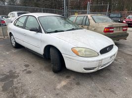 2004 Ford Taurus