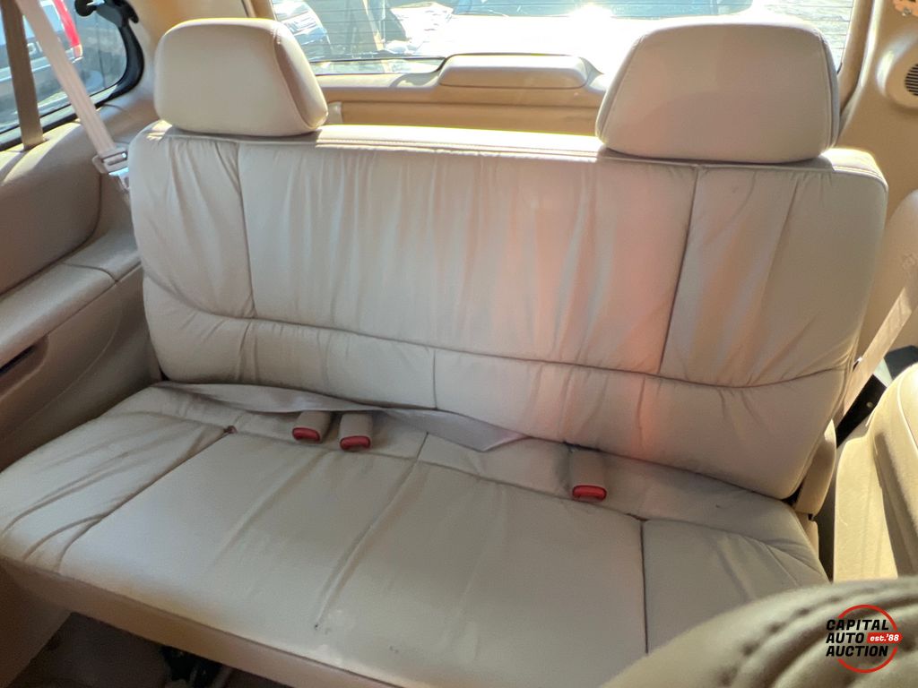 1998 Chrysler Town and Country 14