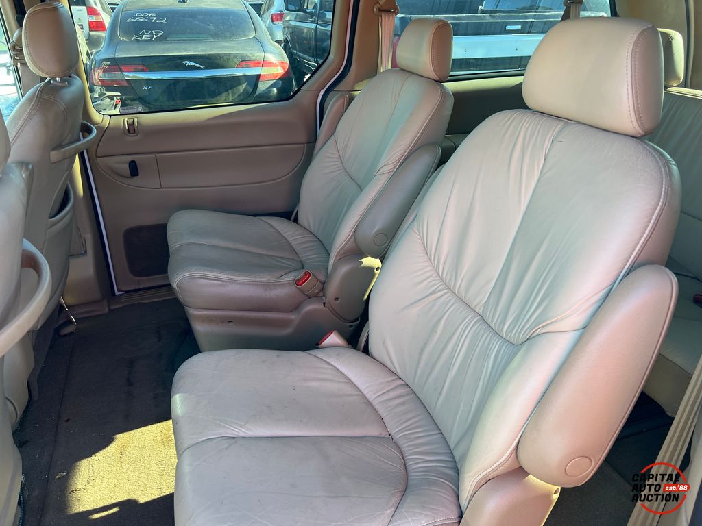 1998 Chrysler Town and Country 8