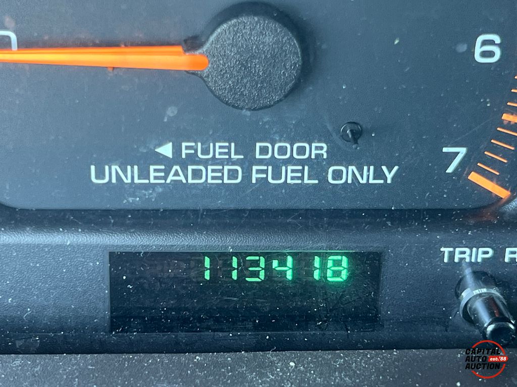 1998 Chrysler Town and Country 4