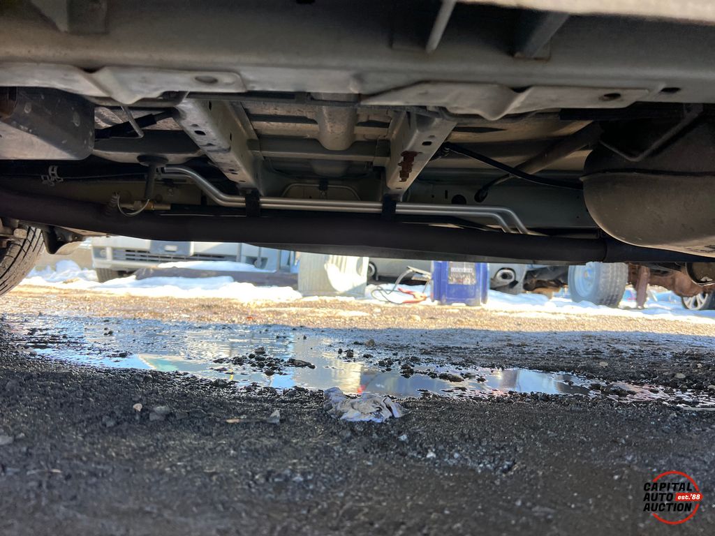 1998 Chrysler Town and Country 21
