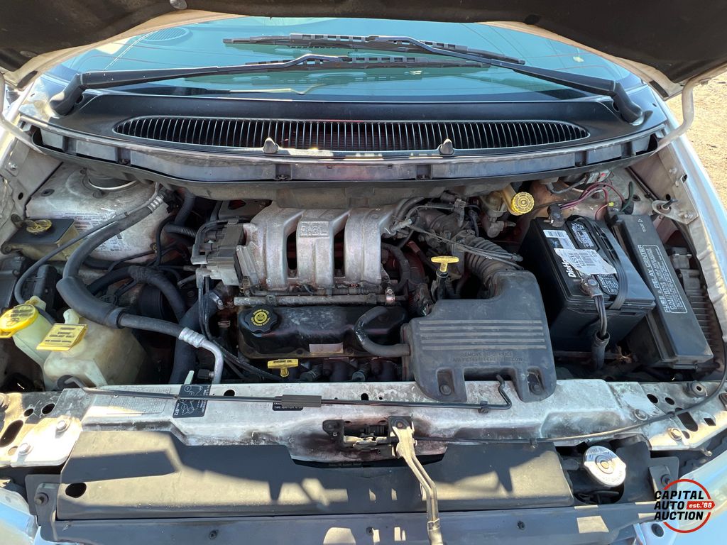 1998 Chrysler Town and Country 9