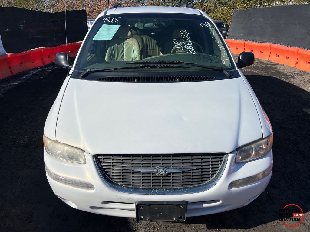 1998 Chrysler Town and Country 5