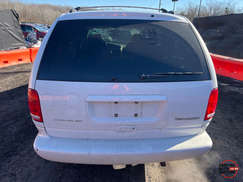 1998 Chrysler Town and Country 6