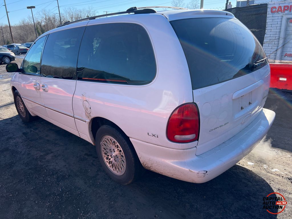 1998 Chrysler Town and Country 2