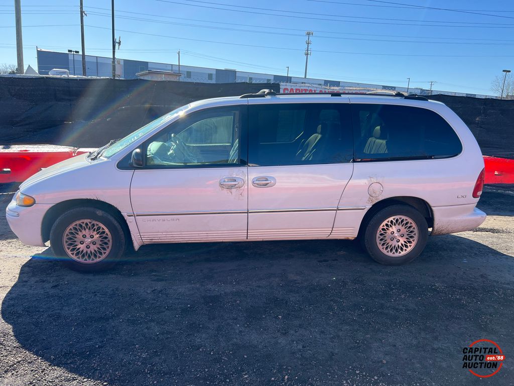 1998 Chrysler Town and Country 16