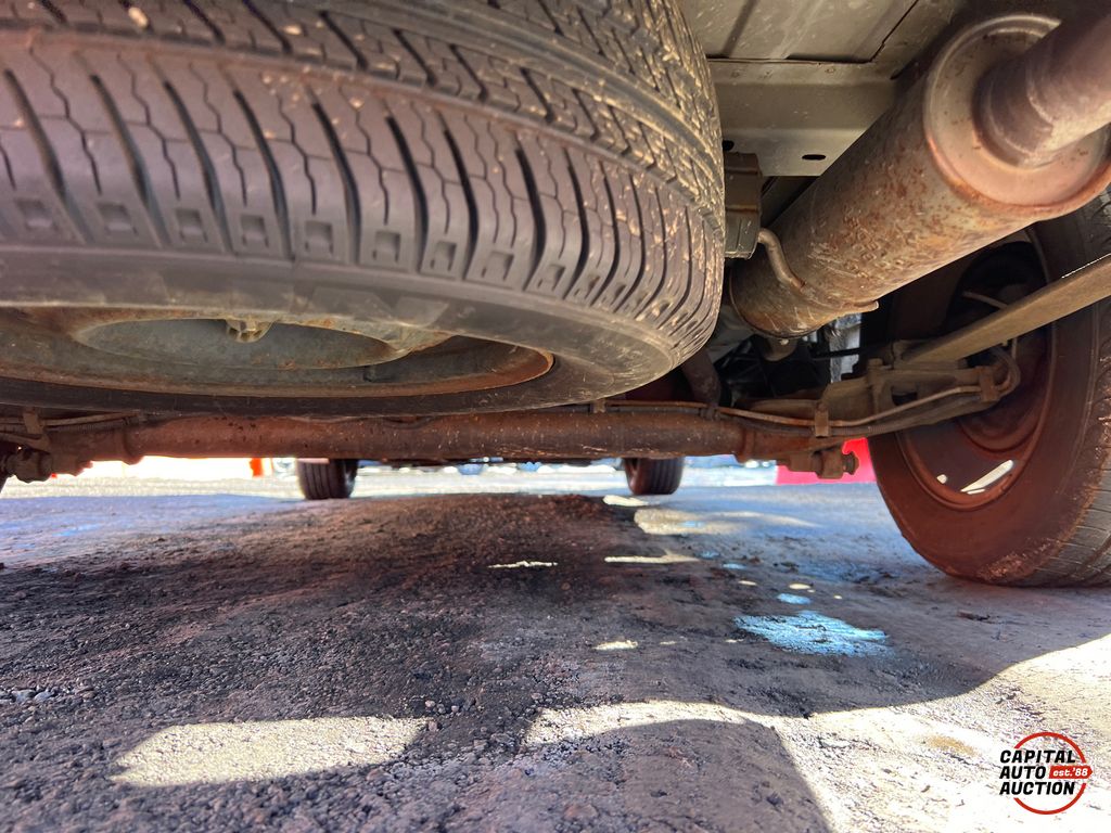 1998 Chrysler Town and Country 18