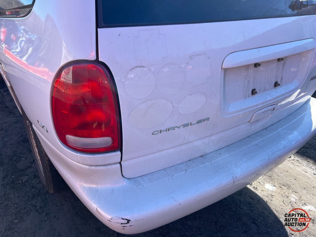 1998 Chrysler Town and Country 15