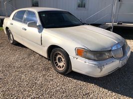 2001 Lincoln Town Car