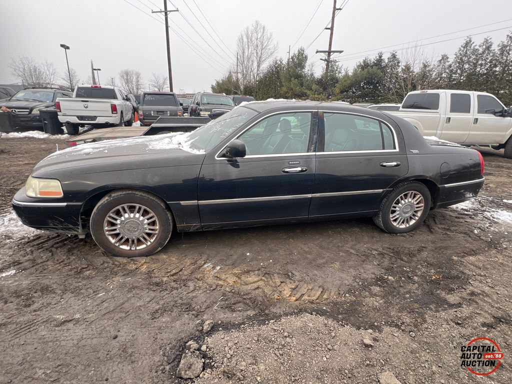 2006 Lincoln Town Car 18
