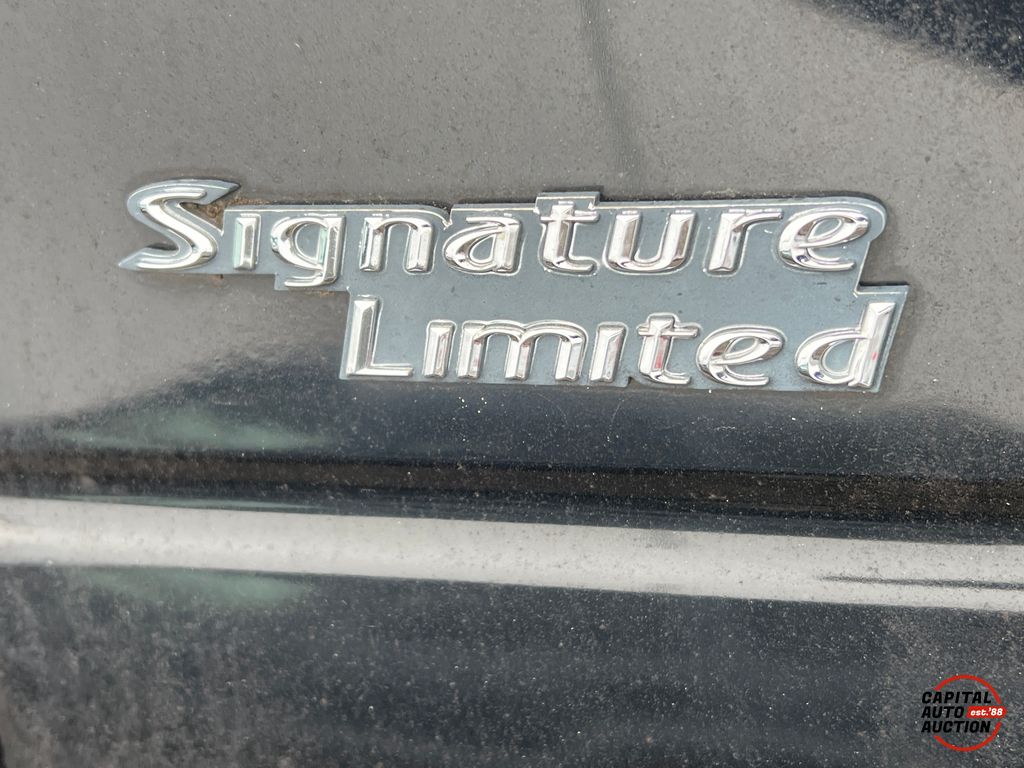 2006 Lincoln Town Car 11