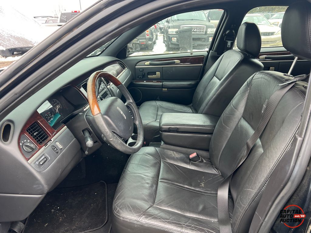 2006 Lincoln Town Car 7