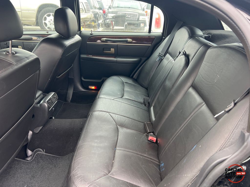 2006 Lincoln Town Car 8