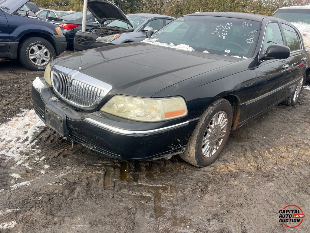 2006 Lincoln Town Car 1