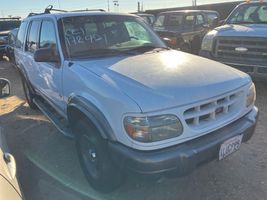 2000 Ford Explorer