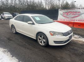 2013 VOLKSWAGEN Passat