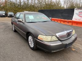 2004 Lincoln Town Car