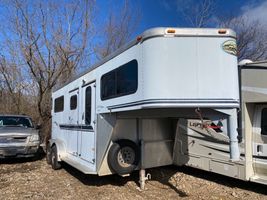 2003 Sundowner 2H GOOSENECK HORSE TRAILER