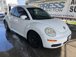 2010 VOLKSWAGEN New Beetle