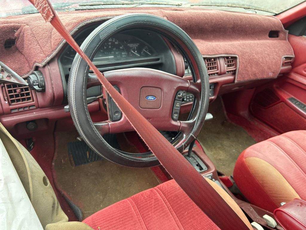 1992 Ford Tempo 10