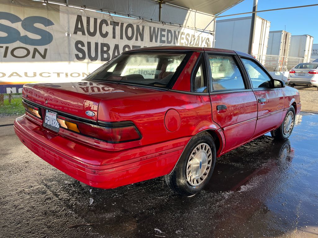 1992 Ford Tempo 3
