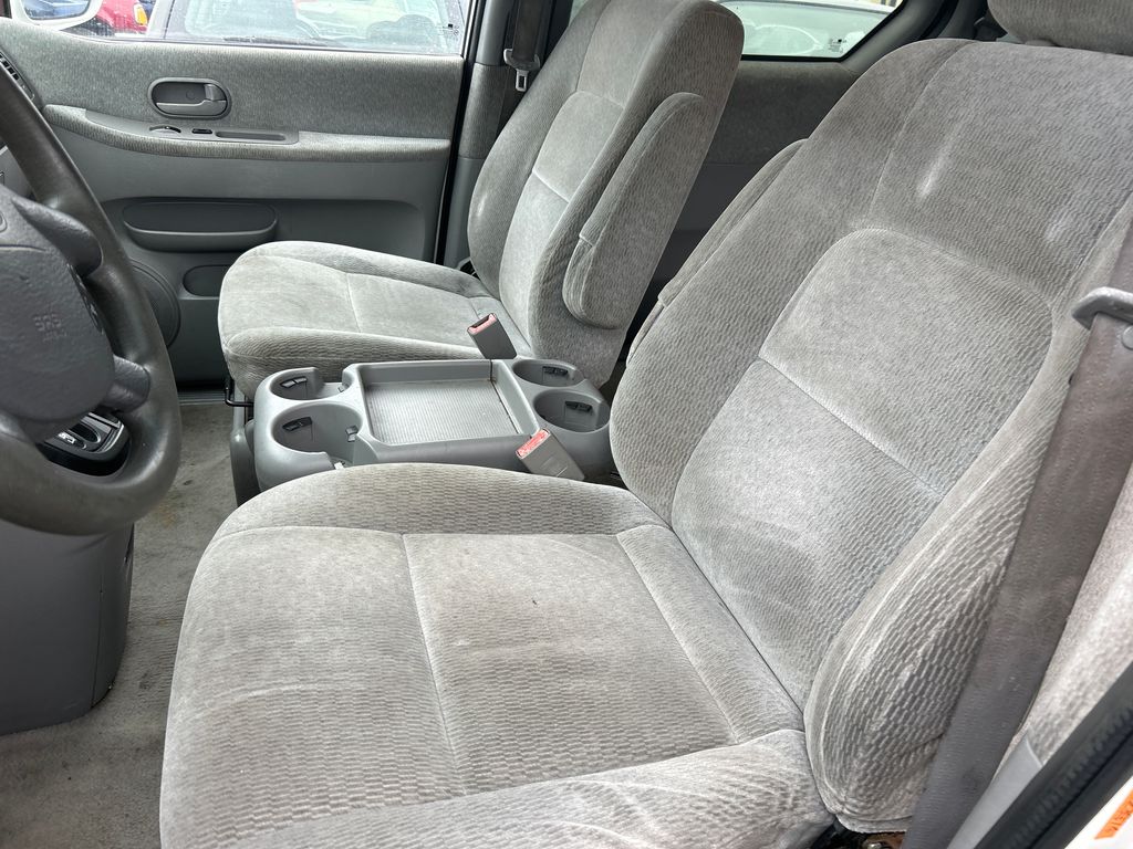 2004 Kia Sedona 7